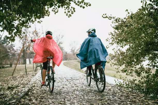 consejos para salir en bici cuando llueve 1