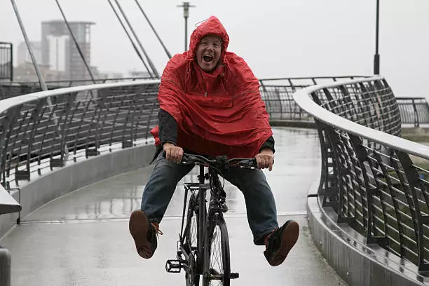 consejos para salir en bici cuando llueve 4